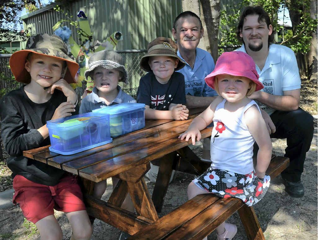 PICNIC TIME: Kindy kids Eamon Walsh, Lachlan Fritz, Riley Locke, Mackenzie Fritz, and Men’s Shed treasurer John Wode and member Damien Wode with the kindergarten’s new picnic table. PICNIC TIME: Kindy kids Eamon Walsh, Lachlan Fritz, Riley Locke, Mackenzie Fritz, and Men’s Shed treasurer John Wode and member Damien Wode with the kindergarten’s new picnic table.